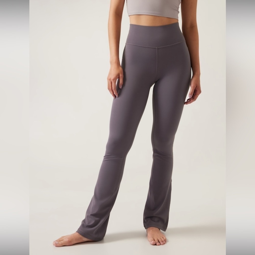 ✨Athleta Transcend Slim Pant in Dusk Violet, size Medium.